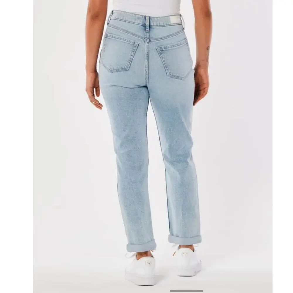Hollister Ultra High-Rise Ripped Light Wash Mom‎ Jeans Size 3R